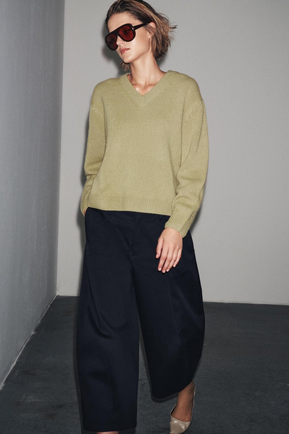 ZARA БАЗОВЫЙ ТРИКОТАЖНЫЙ ДЖЕМПЕР ИЗ 100% ШЕРСТИ С V-ОБРАЗНЫМ ВЫРЕЗОМ, СВЕТЛО-ОЛИВКОВЫЙ