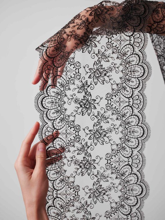 05-106 ОПТ Вышивка на неэл. сетке 20 см, бежевый/черный