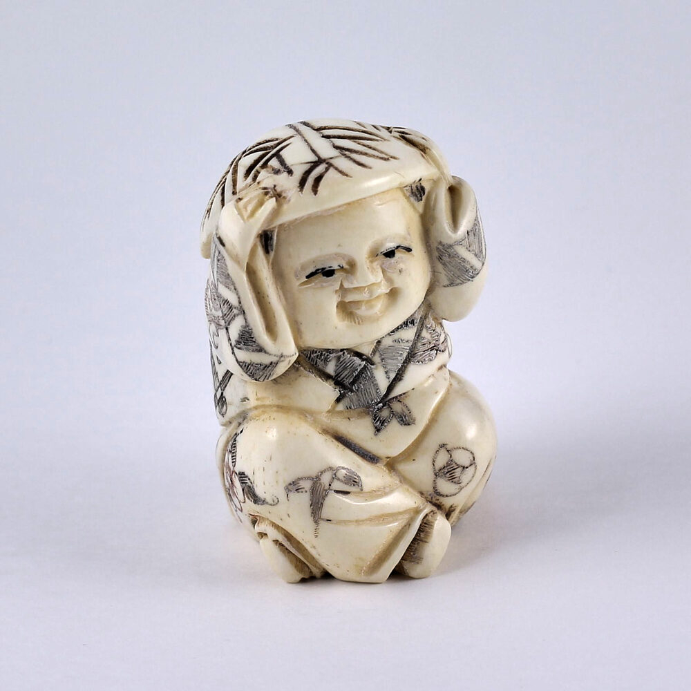 Нэцкэ Ребенок Карако играет в прятки