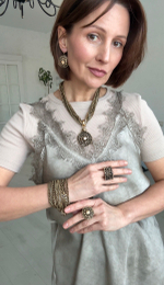 Колье круглый кулон "лабиринт" с медовыми кристаллами на многорядной цепочке, оттенок золото антик