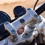 Крепление руля Royal Enfield, серебристое Handlebar Clamp – Super Meteor 650, арт. KXA00220