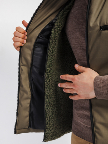 Мужской жилет СЕВЕРНЫЙ ПУТЬ с отстегивающейся подкладкой на меху из бурой овечьей шерсти и с особо прочной армированной верхней тканью (рип-стоп). Усиленный жилет для самых сложных условий зимой и летом.