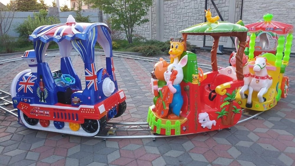 железная дорога детский аттракцион, паровозик детский аттракцион, аттракцион железная дорога, карусель железная дорога, карусель детская железная дорога, аттракцион поезд, детский развлекательный автомат железная дорога, карусель поезд с тремся вагонами