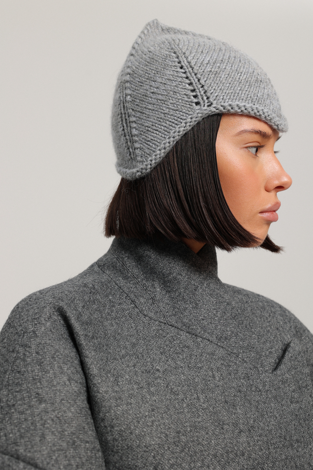 Вязаная шапка-шлем