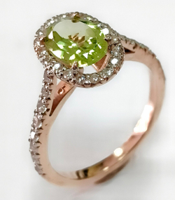 Ювелирное кольцо из серебра с позолотой,вставка хризолит,фианиты