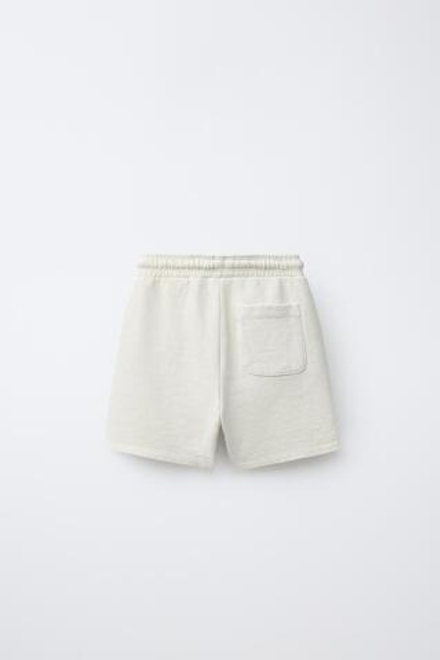 ZARA ШОРТЫ ИЗ МЯГКОЙ ТКАНИ С ОКРАШИВАНИЕМ И ВЫШИВКОЙ, ЦВЕТ ЛЬДА