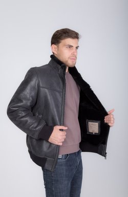 короткая мужская дубленка из овчины с мехом