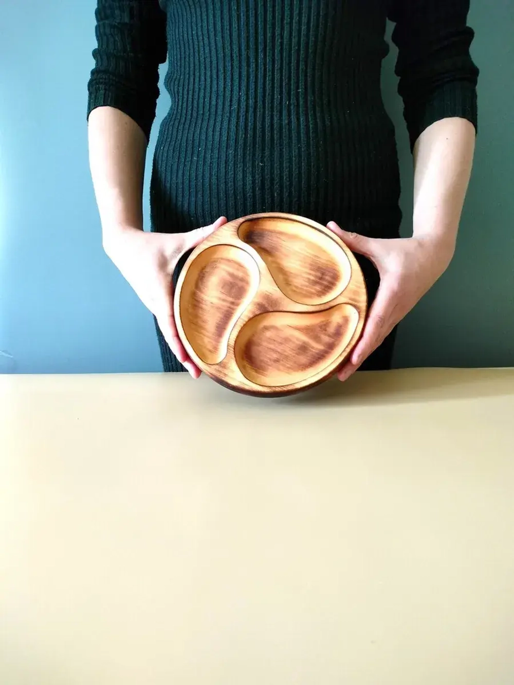 Менажница деревянная сервировочная из кедра для подачи