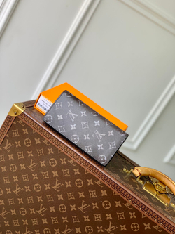 Louis Vuitton Brazza Wallet