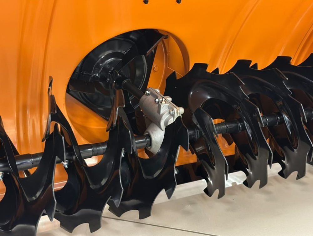 Снегоуборочный трактор ZimAni TC97HL с 2-х снегоотбрасывателем