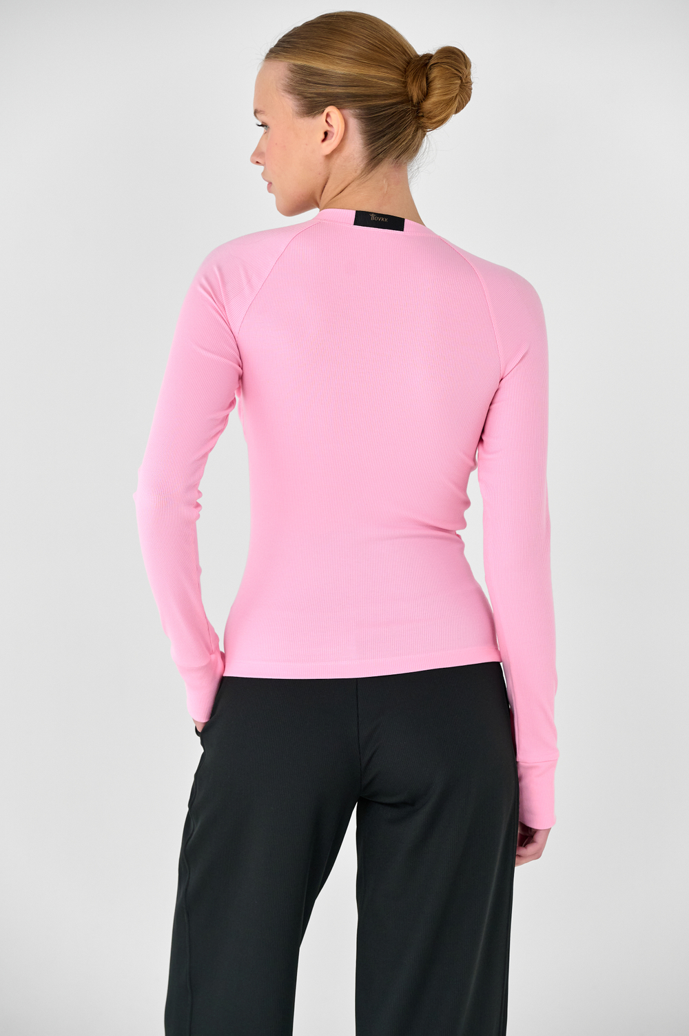 Лонгслив приталенный с чашками