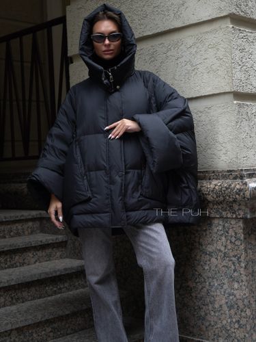 Объемный черный пуховик-накидка