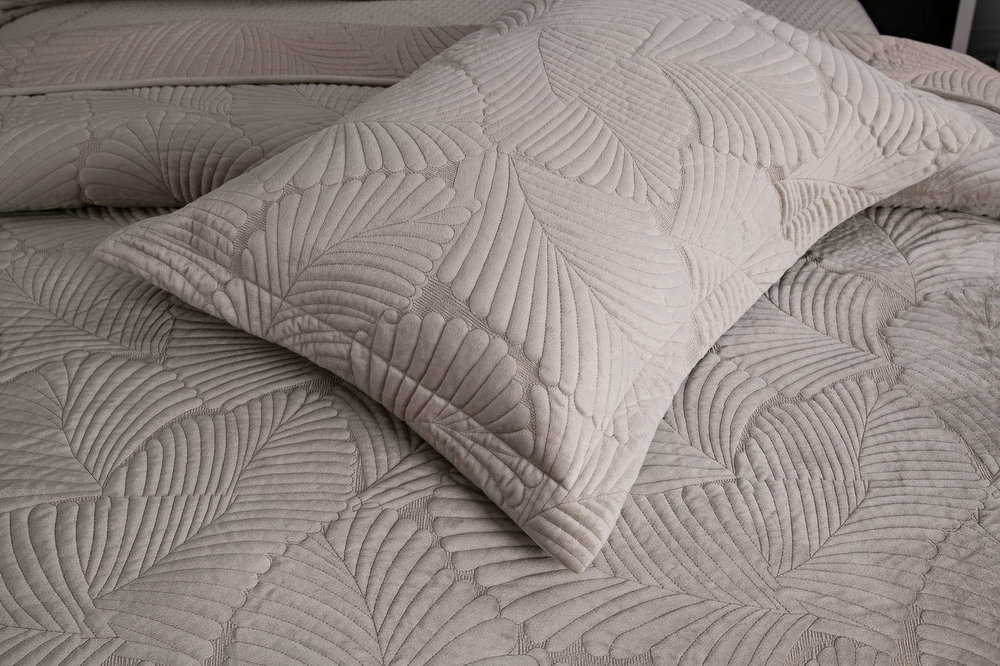 Покрывало 240х260 и 2 наволочки Sofi De MarkO Ноэль кремовое