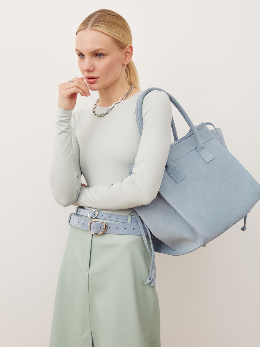 БАЗОВЫЙ ТОНКИЙ РЕМЕНЬ С МЯТОЙ ПРЯЖКОЙ ЗАМША ГОЛУБОЙ