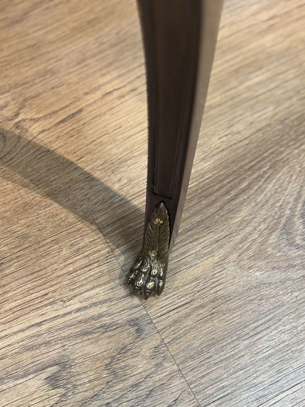 Кресло "Регентство" с коричневой кожей