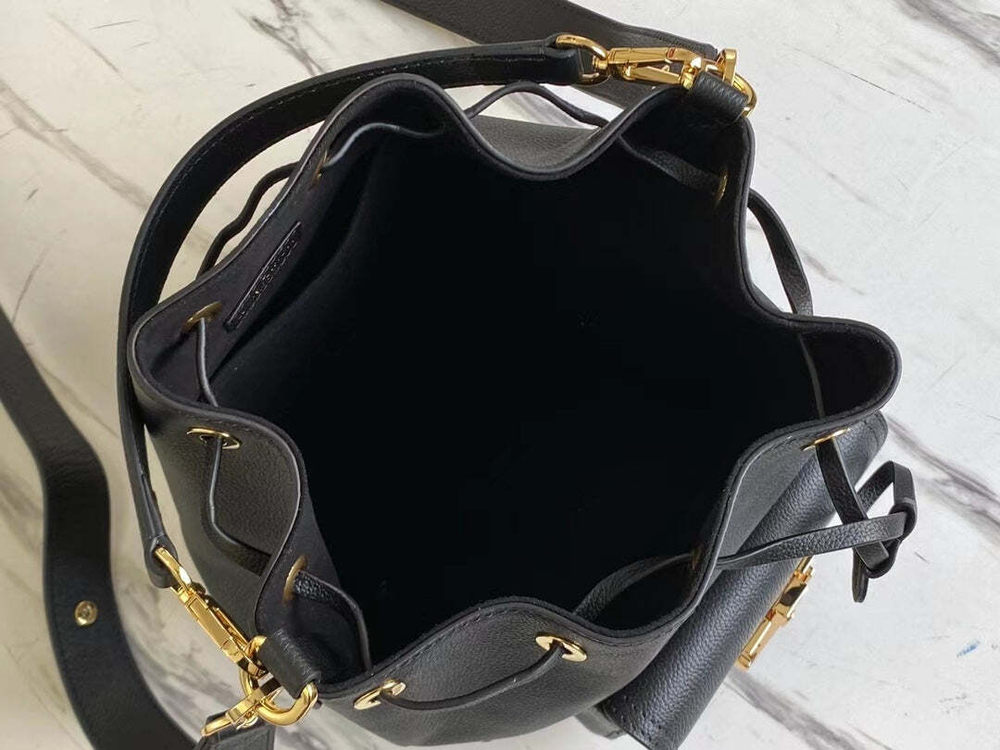 Louis Vuitton Lockme Bucket
