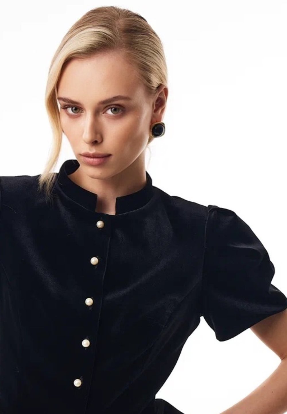 Жакет из бархата с жемчужными пуговицами
