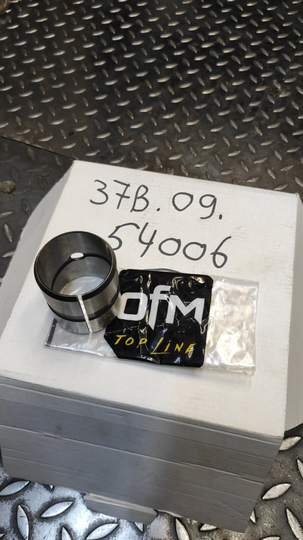 Втулка 37B-09-54006