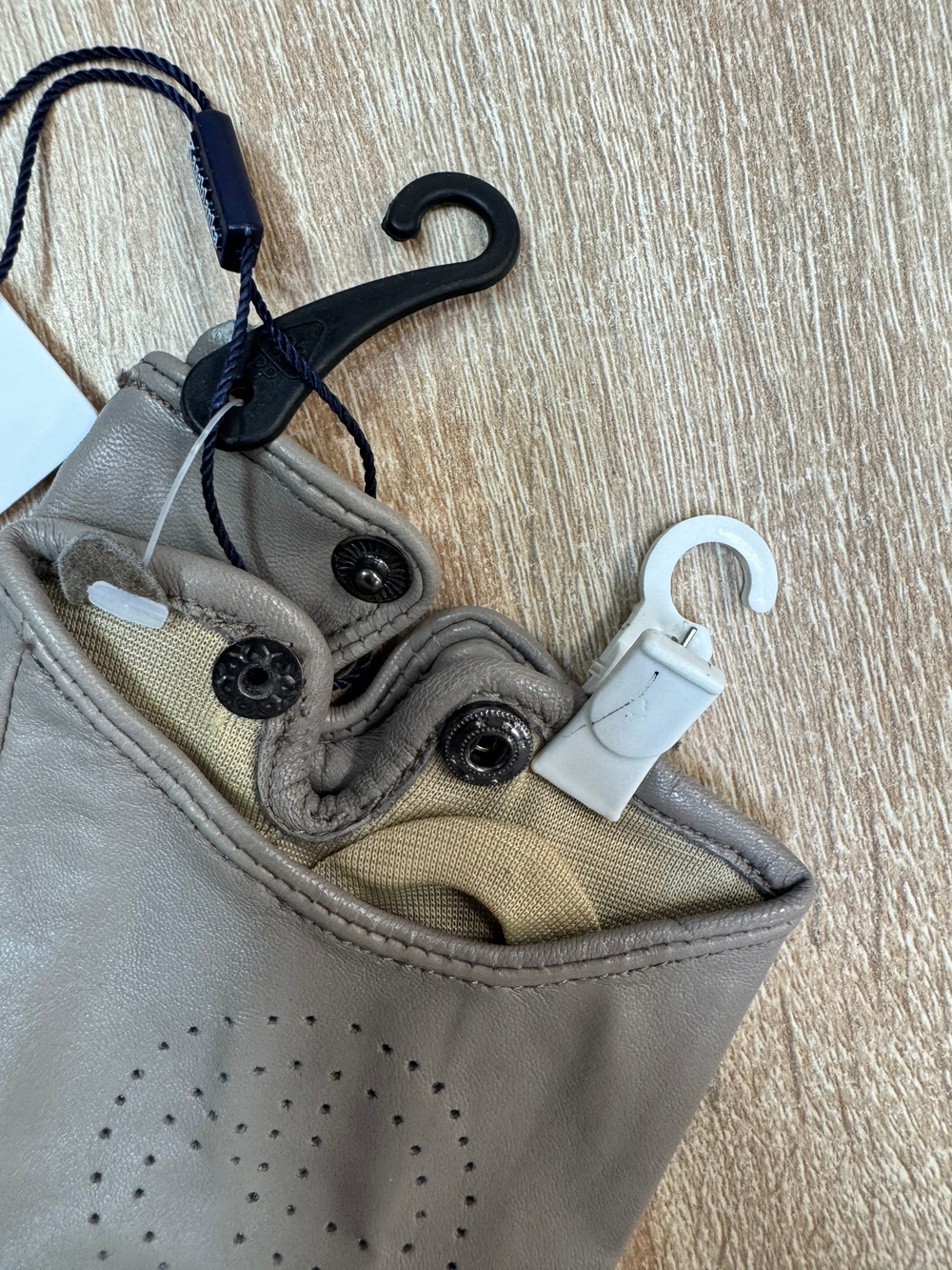 Перчатки. Женские. Материал верха: Кожаные люкс качества. Подклад: Шелк. 5 шт в упаковке.