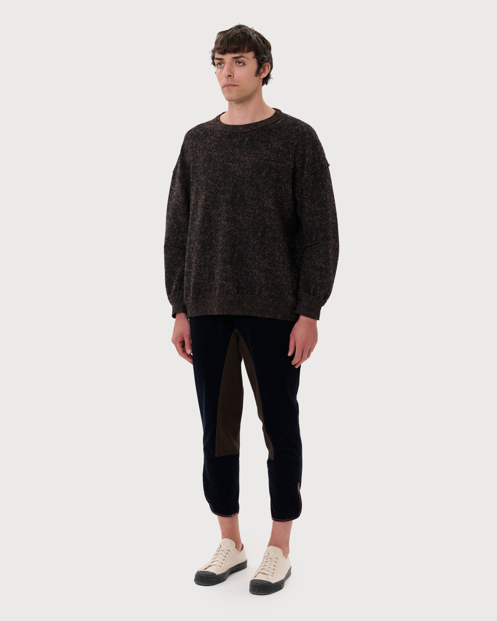 UNDERCOVER БРЮКИ УКОРОЧЕННЫЕ ВЕЛЬВЕТОВЫЕ ТЕМНО-СИНИЕ