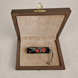 Флешка USB в футляре с ручной росписью "Ландыши и гвоздики"