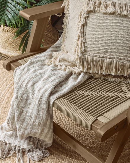 Кресло Geralda из дерева акации с темной отделкой La Forma Испания 