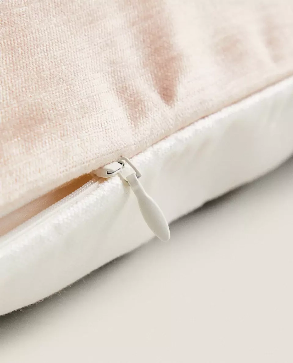 ZARA HOME ХЛОПКОВЫЙ ЧЕХОЛ НА ПОДУШКУ С ЦВЕТОЧНОЙ ВЫШИВКОЙ, РОЗОВЫЙ