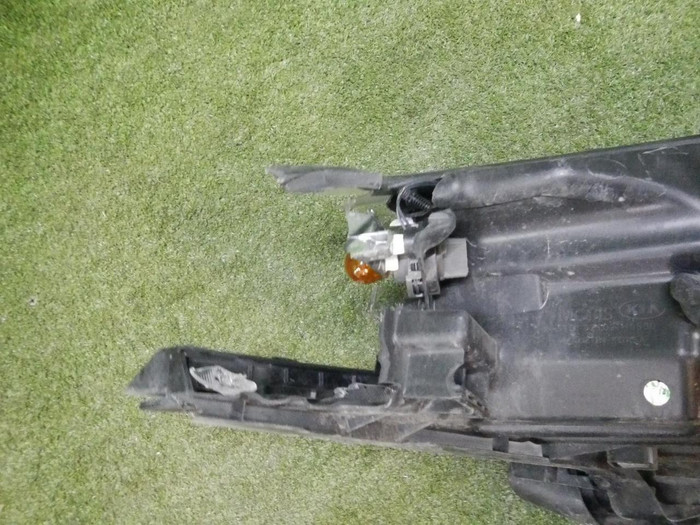 Битая Фара правая Kia Rio 4 (2020-н.в.) галоген