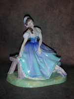 Статуэтка. Фарфор. Дама Жизель. Royal Doulton. Англия