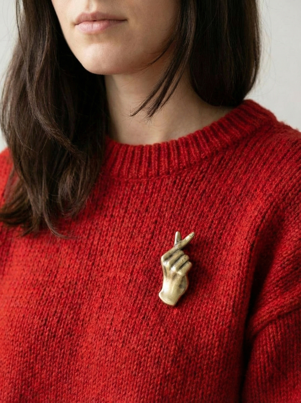 Брошь "Рука K-heart"