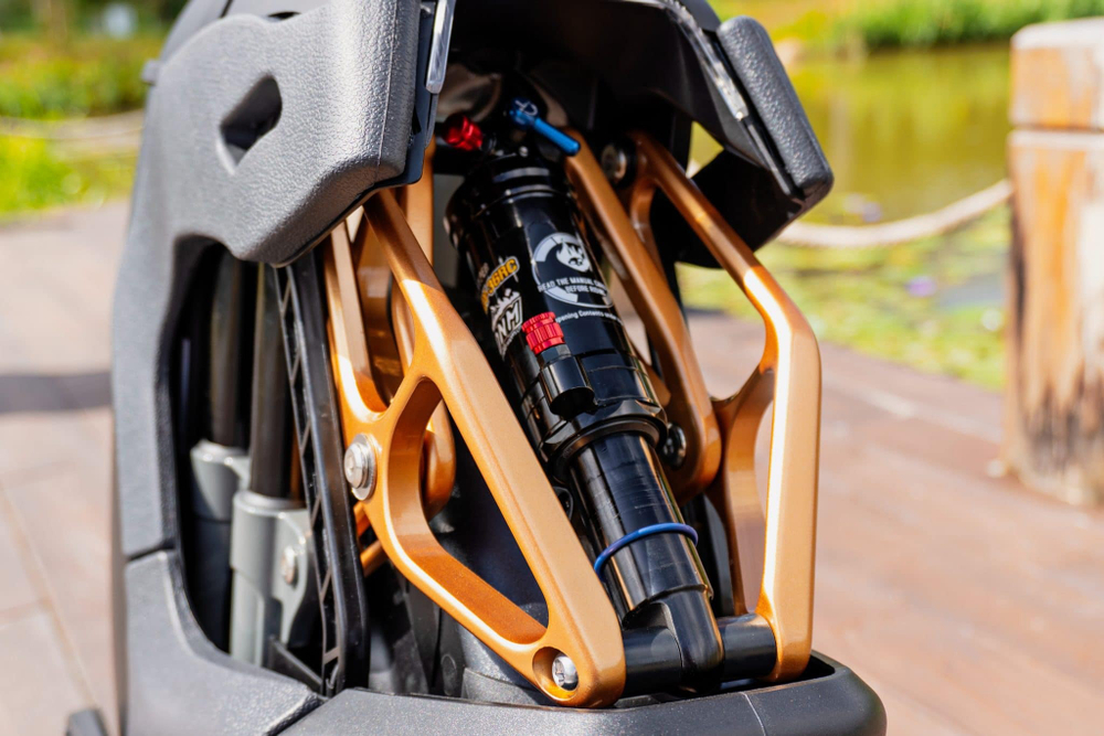 Моноколесо KingSong S18 Hollow V2 Molicel 910Wh Rubber Black подвеска