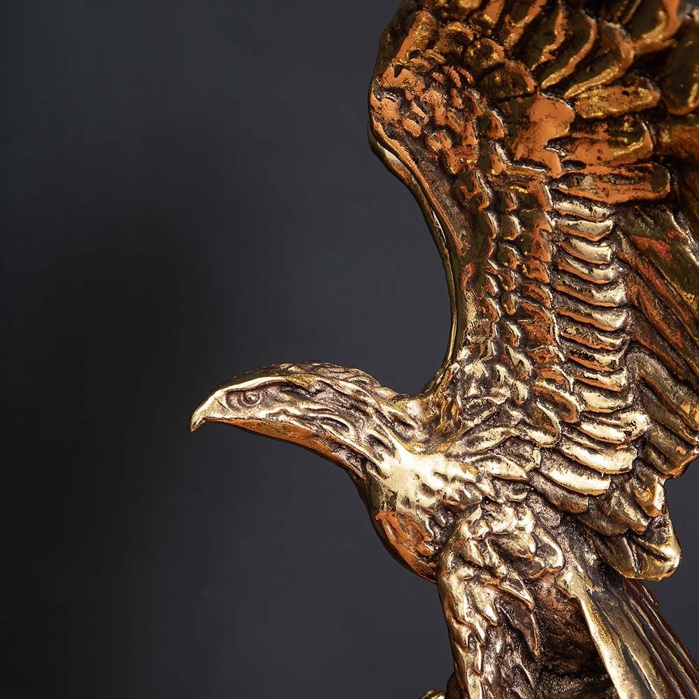 Часы настольные Орел на скале Бронза