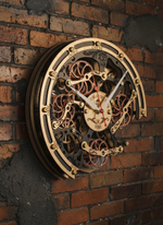 Настенные часы WOODandROOT Automaton Bite 1682 на кирпичной стене, вид сбоку, подчёркнуты детали механизма и золотых шестерёнок