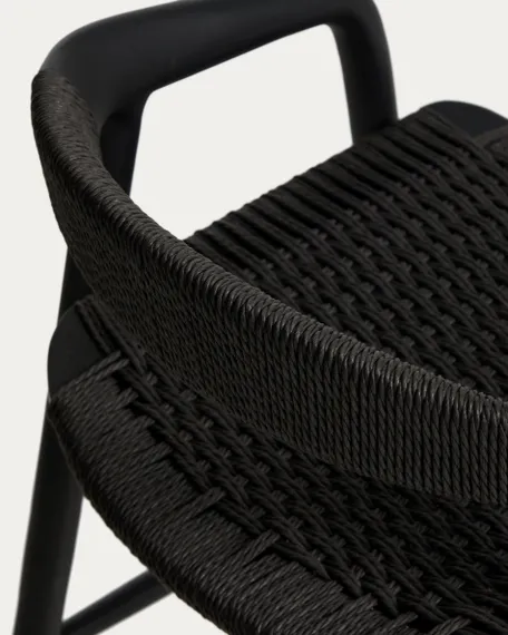Уличный полубарный стул Derile из массива дуба и веревки в черной отделке