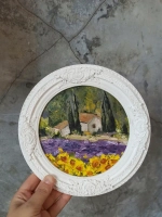 Картина в круглой рамке