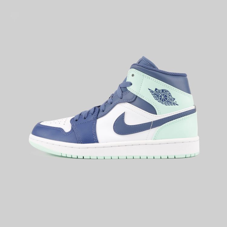 Кроссовки Jordan 1 Mid Mystic Navy артикул:554724-413 - купить в магазине Дайс