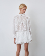 Блуза из хлопкового шитья белый