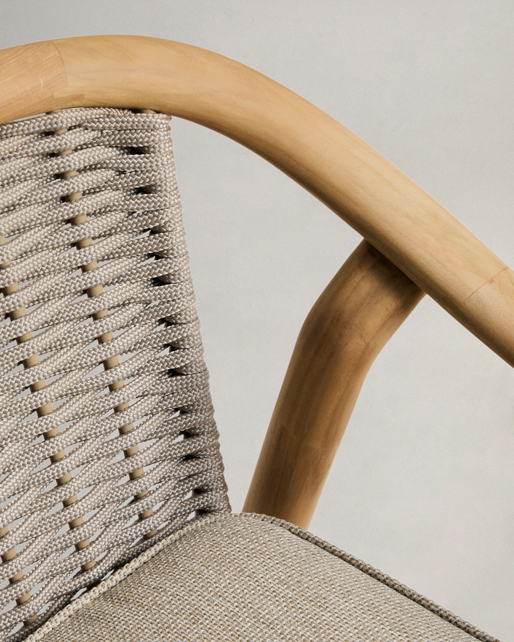 Уличный стул Elunda из тикового дерева и бежевой веревки