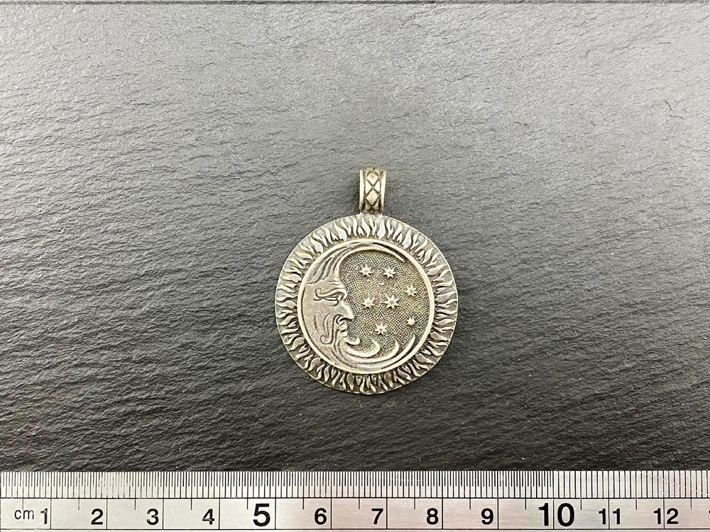 Подвеска. Месяц Месяцович