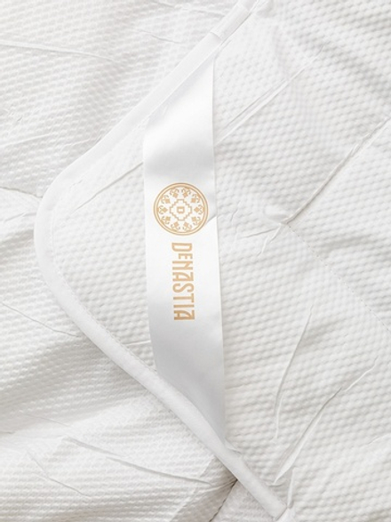 Одеяло DeNASTIA теплое всесезонное релакс эффект (400gsm), 140x205, 100%пэ, белый