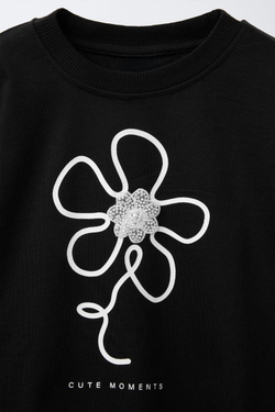 ZARA ФУТБОЛКА С ЦВЕТОЧНЫМ ПРИНТОМ И ИСКУССТВЕННЫМ ЖЕМЧУГОМ, ЧЕРНЫЙ