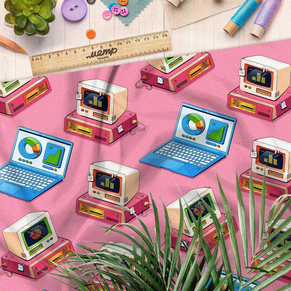 Ткань муслин компьютеры и ноутбуки на розовом фоне