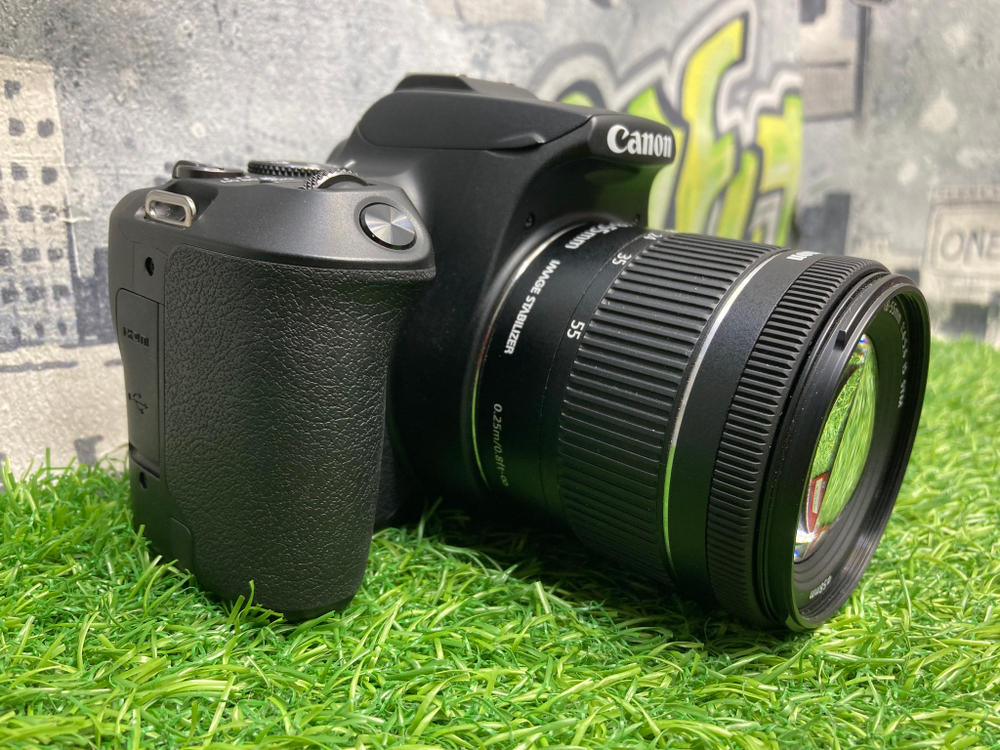 Canon 250D kit 18-55mm IS STM 14000 кадров