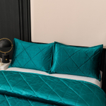 Велюровое покрывало в клетку с наволочками OVL045