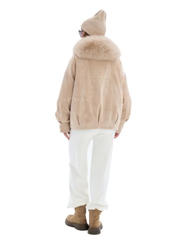 Утепленная замшевая куртка бежевого цвета