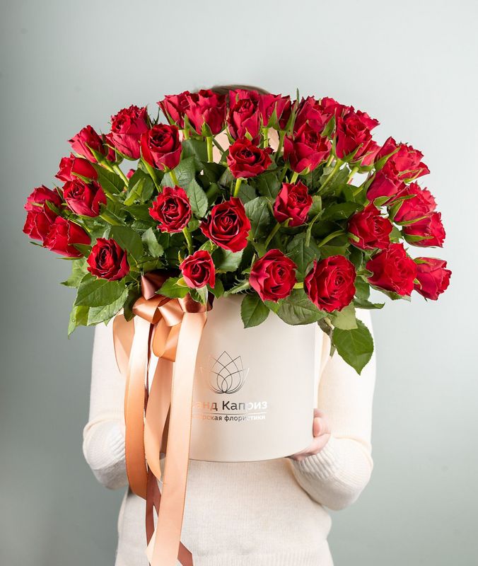 Композиция из 51 розы "Мадам Ред"