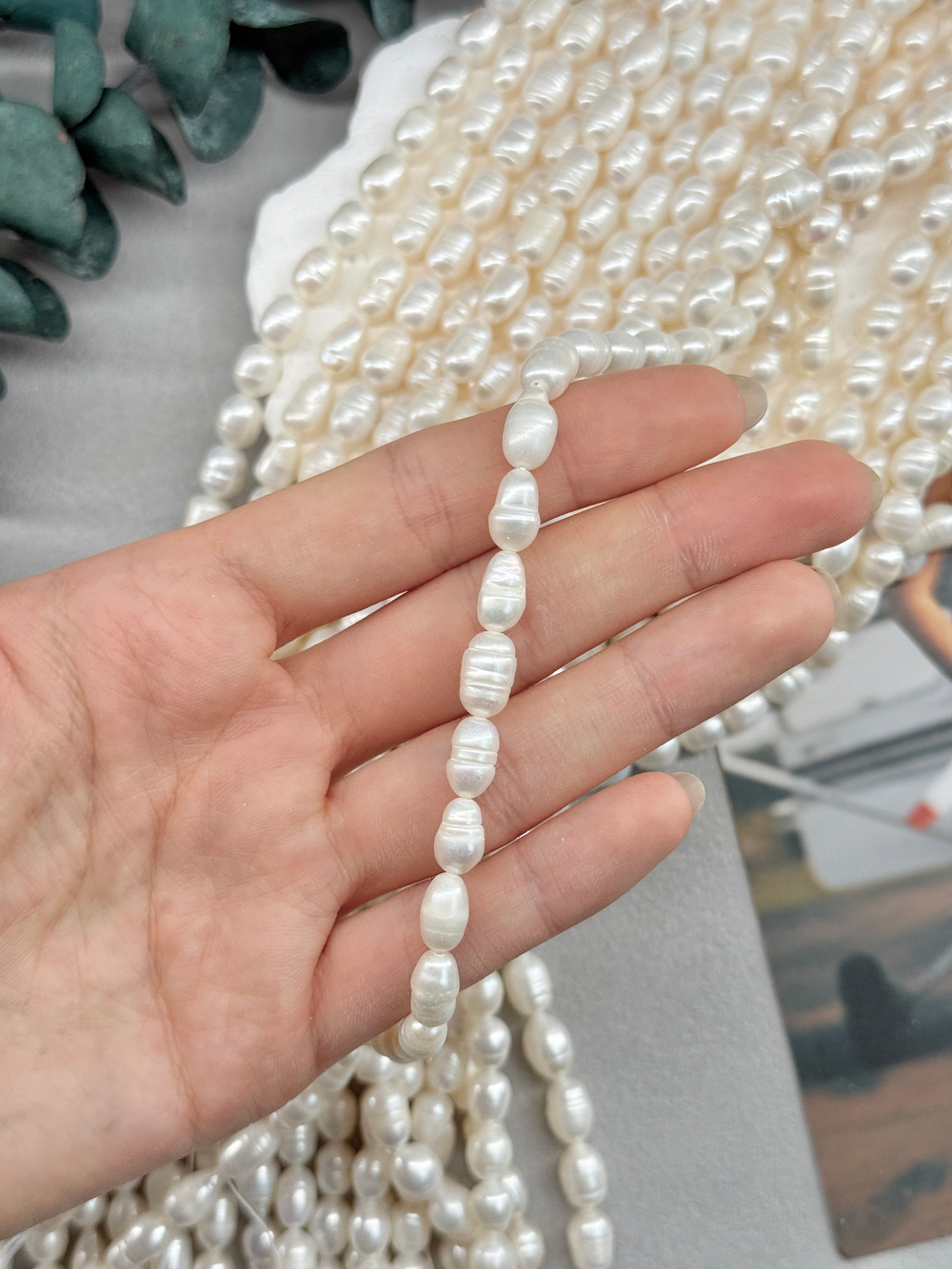 Натуральный барочный жемчуг 7-10 мм, кремовый, нить 35 см