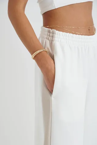 Широкие джоггеры без начеса с лампасами кремового цвета