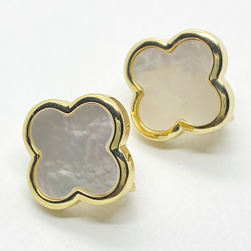 Ювелирные швензы с позолотой Клевер, белый перламутр, размер 16*16 мм, цена за пару