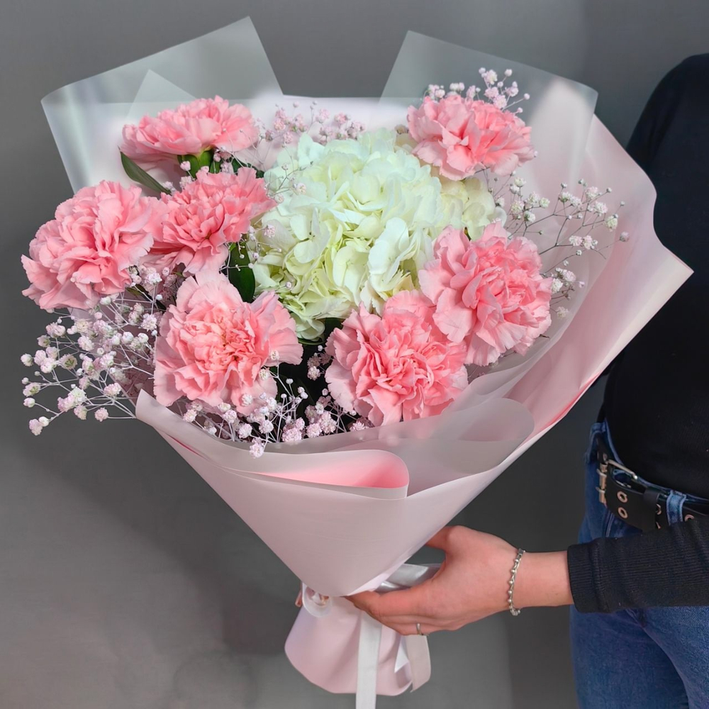 Букет с гортензией и диантусами